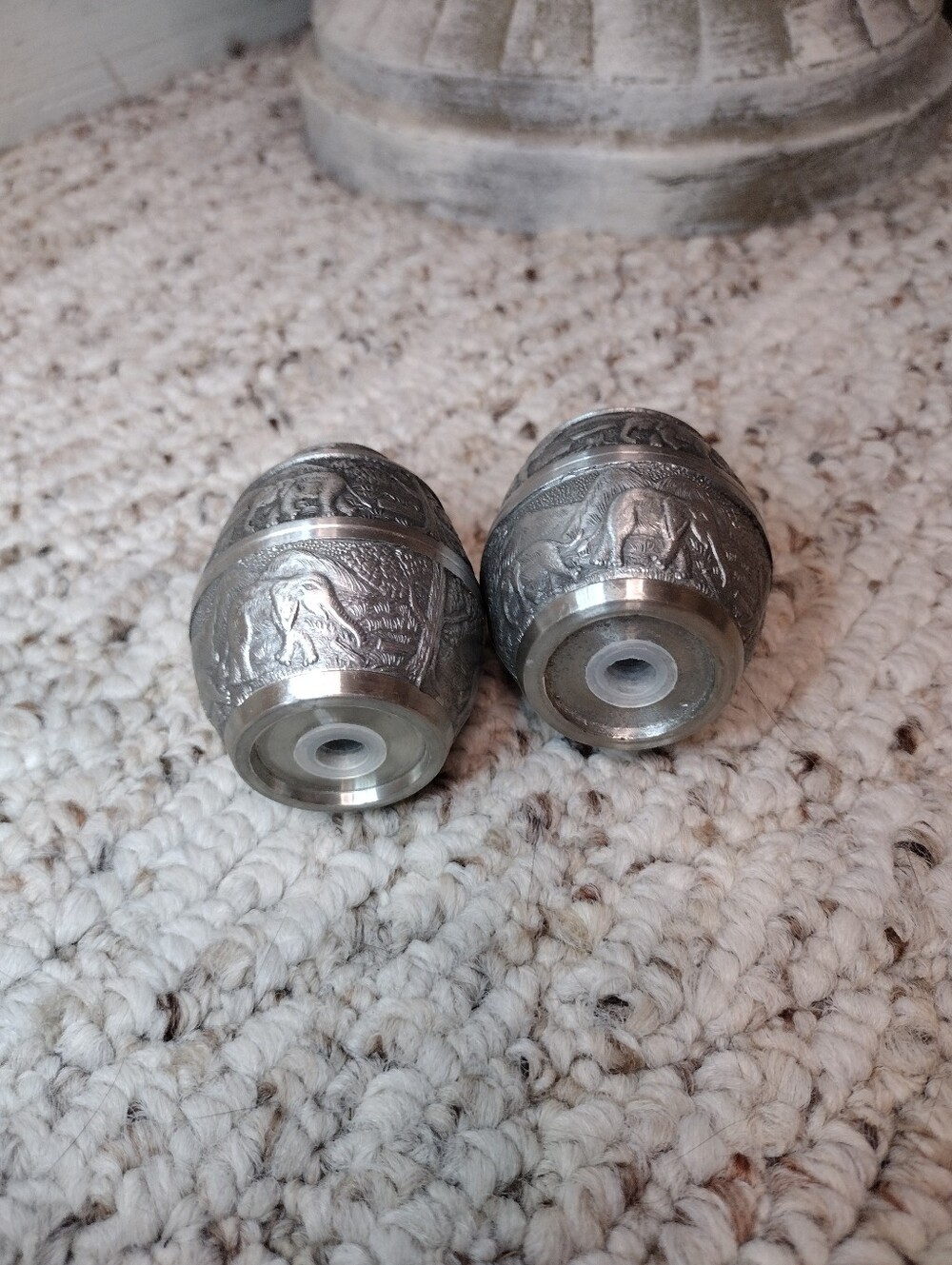 Vintage Silver "Thailand" Salt & Pepper Skakers With Engraved Elephant Design - Picture 3 of 4